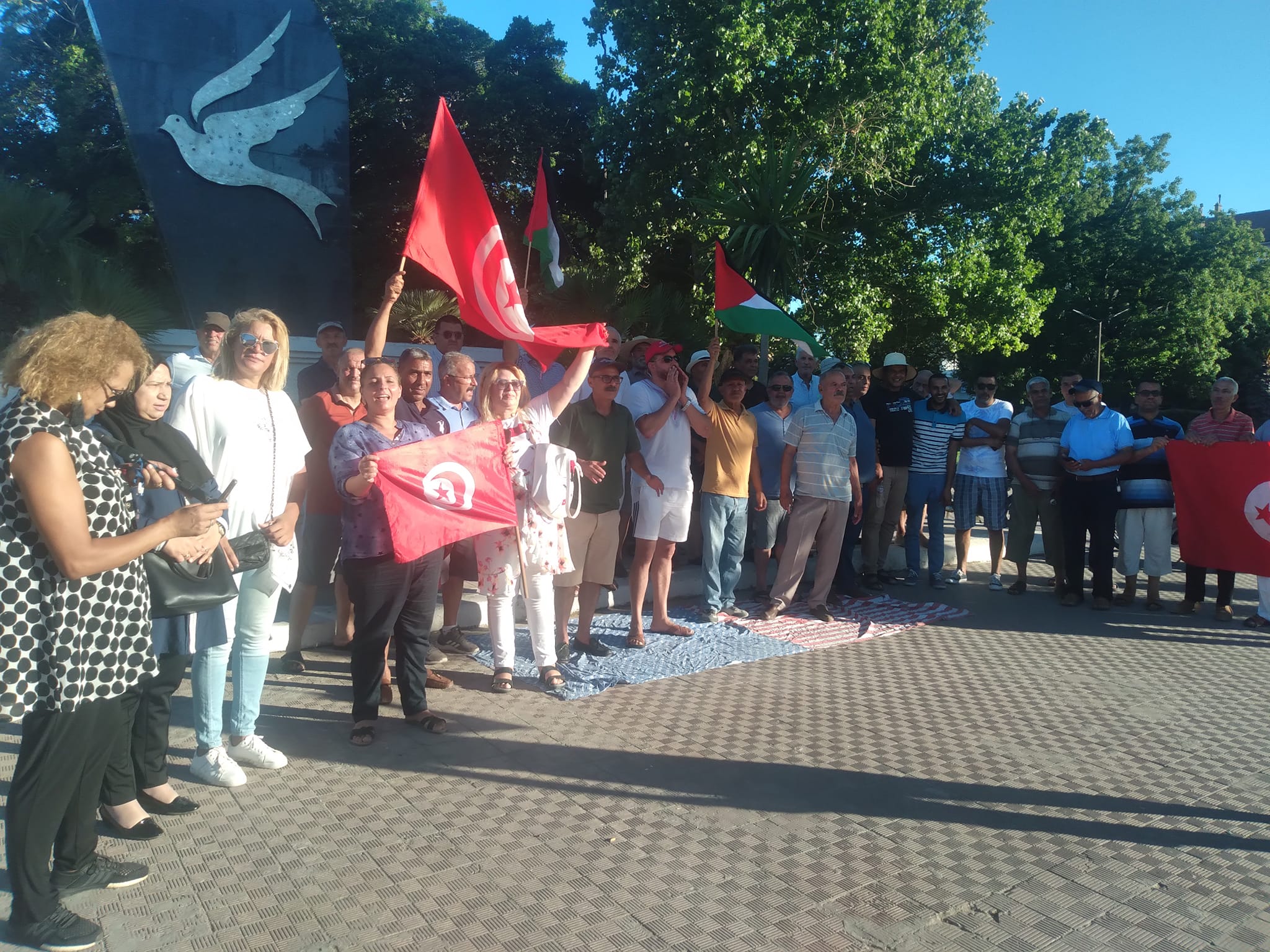  ..بنزرت.. وقفة احتجاجية رفضا للوصاية الامريكية